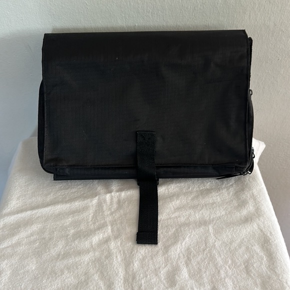 Lewis N Clark Toiletry Bag - Picture 3 of 3